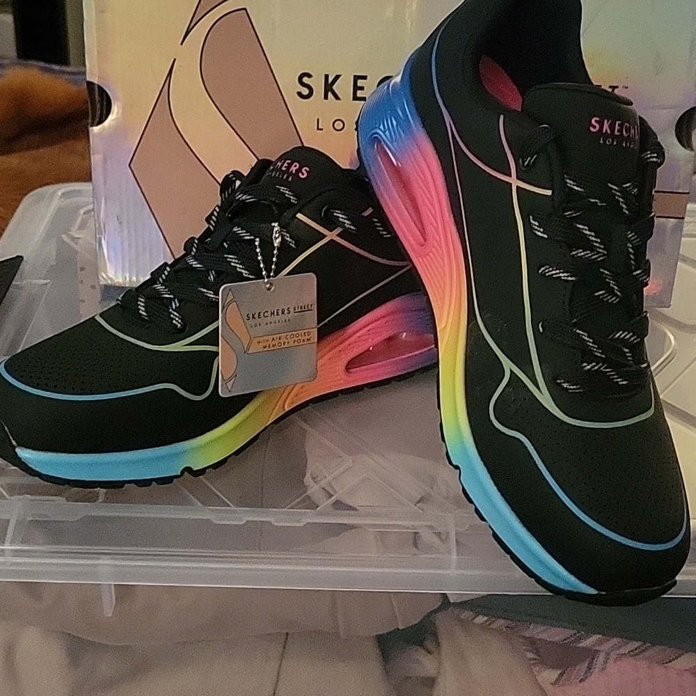 Athletic shoes